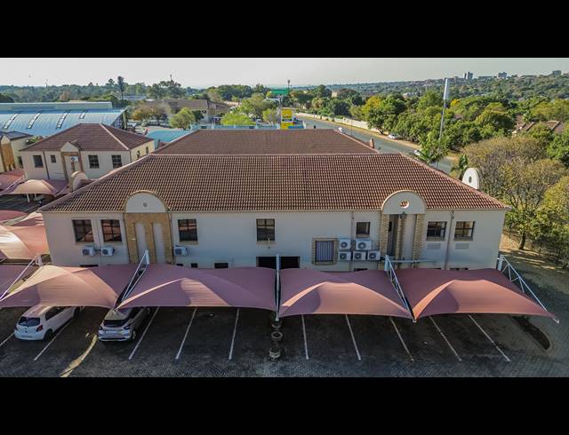 255M² OFFICE FOR SALE IN ROBINDALE